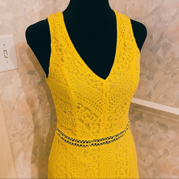 🛍Lulu’s eyelet yellow mini dress 👗 - Picture 2 of 6